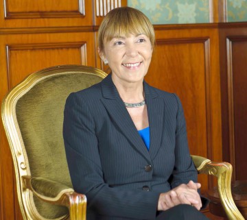 Macovei acuză că este ţinta unor „escroci financiari”